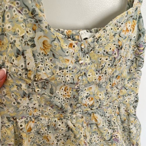 ASTR the Label Midsummer Tiered Floral Dress Size M - Picture 9 of 11